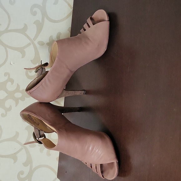 NINE WEST Sandal - Picture 2 of 3